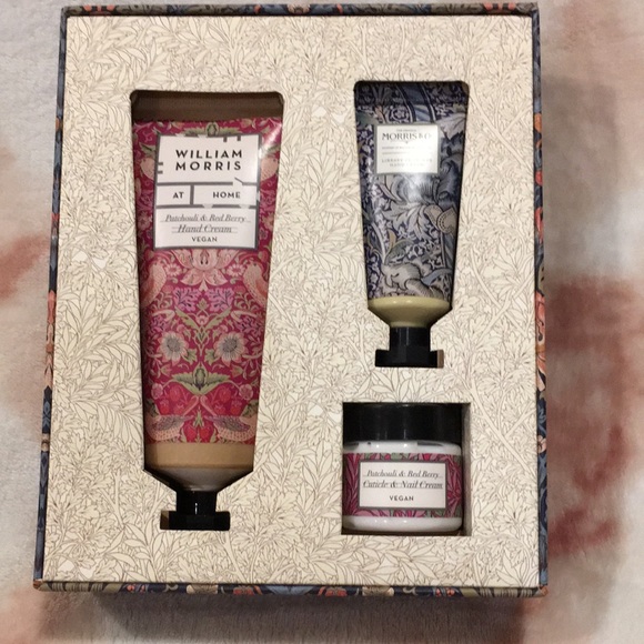 William Morris At Home Scented Hand Care Treats Boxed Set NWT England *No Cover - Picture 11 of 16